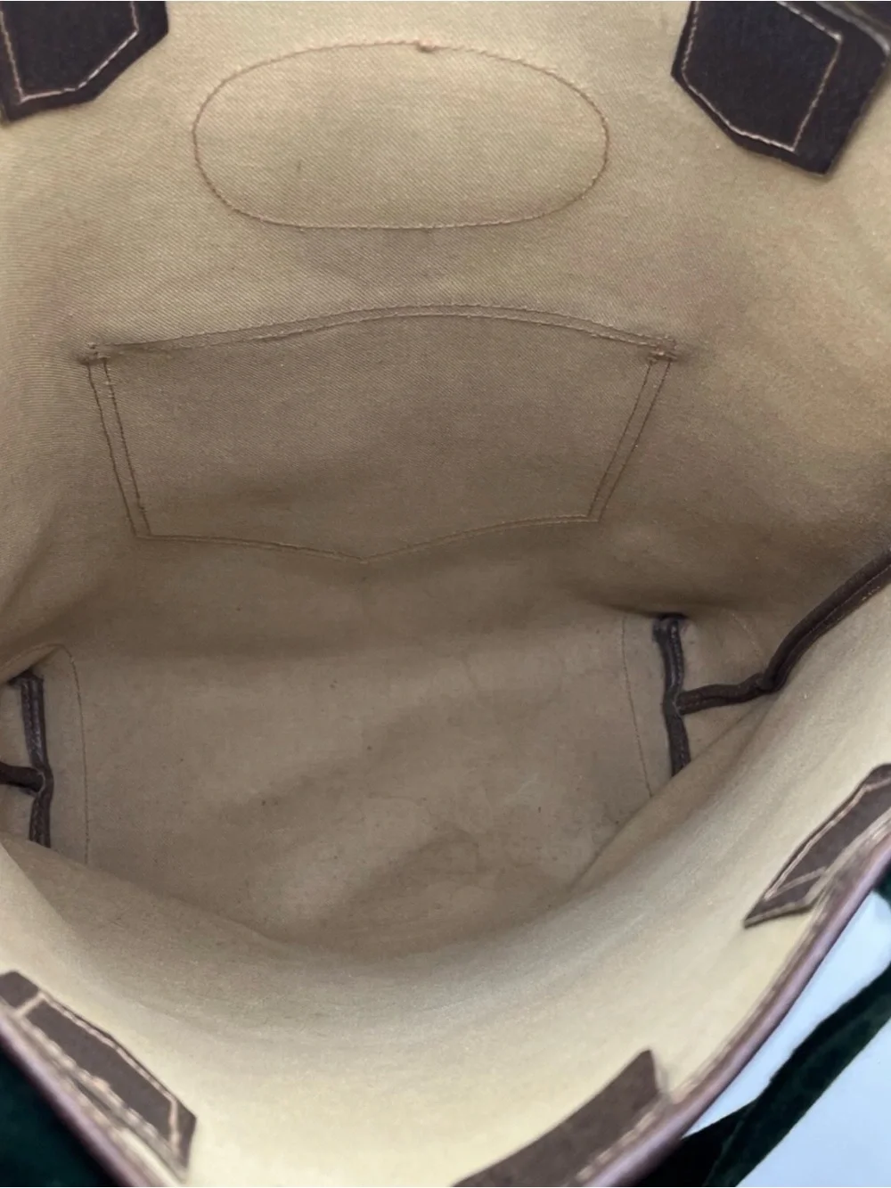 Authentic Gucci Beige GG Supreme Canvas Tote with Green and Red Strap. - Picture 9 of 9